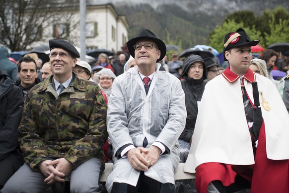 Divisionaer Claude Meier, Chef Armeestab, Bundesrat Guy Parmelin und dessen Weibel, von links, an der Landsgemeinde am Sonntag, 7. Mai 2017 in Glarus. Die Versammlung, die jedes Jahr am ersten Mai-Son ...