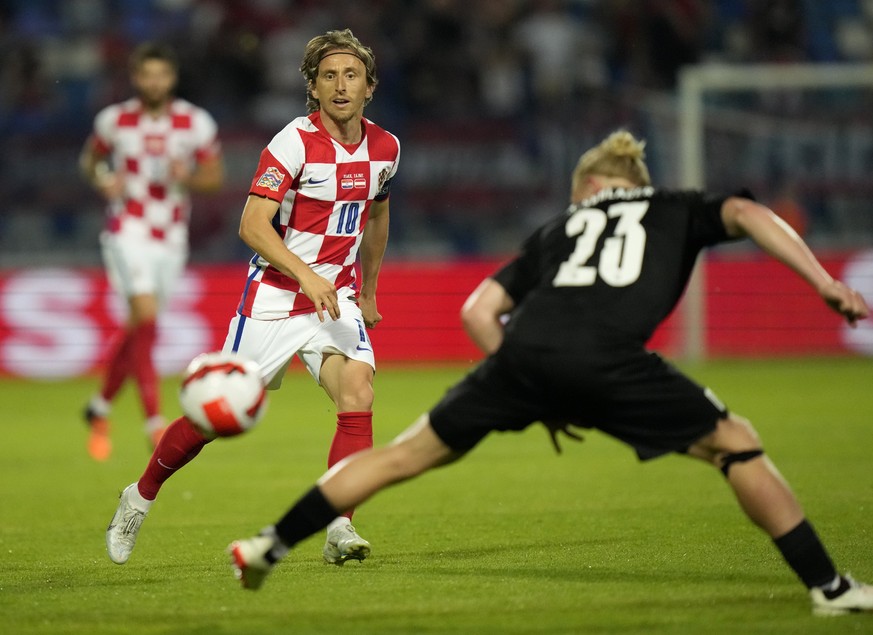 Austria&#039;s Xaver Schlager, right, tries to block a shot from Croatia&#039;s Luka Modric during the UEFA Nations League soccer match between Croatia and Austria at the Gradski vrt Stadium in Osijek ...