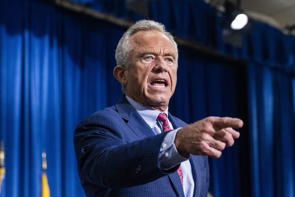epa12771955 US Health and Human Services (HHS) Secretary Robert F. Kennedy Jr holds a news conference on new approval pathways for drug and biologics therapies at HHS Headquarters in Washington, DC, U ...