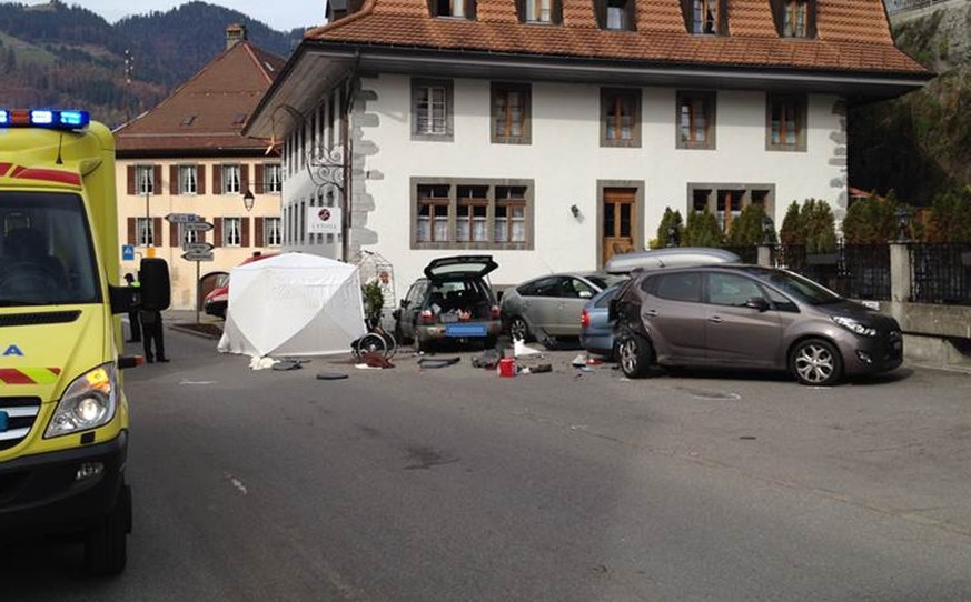 Ein Fahrer verlor die Kontrolle über sein Fahrzeug und prallte in mehrere Passanten.&nbsp;