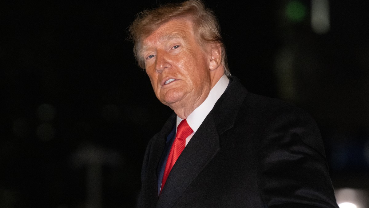 epa13295551 United States President Donald Trump arrives at the residence on the South Lawn of the White House in Washington, DC, USA, 10 October 2026. Trump is travelled to Clarksville, Tennessee, to ...