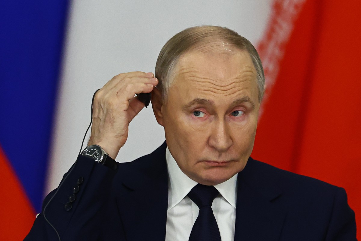 epa11831372 Russian President Vladimir Putin attends a documents signing ceremony with the Iranian president in Moscow, Russia, 17 January 2025. The Iranian president is on an official visit to Moscow ...