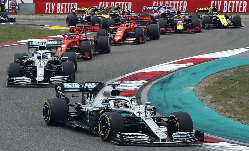 epa07505392 British Formula One driver Lewis Hamilton of Mercedes AMG GP leads a pack during the 2019 Chinese Formula One Grand Prix at the Shanghai International circuit in Shanghai, China, 14 April  ...