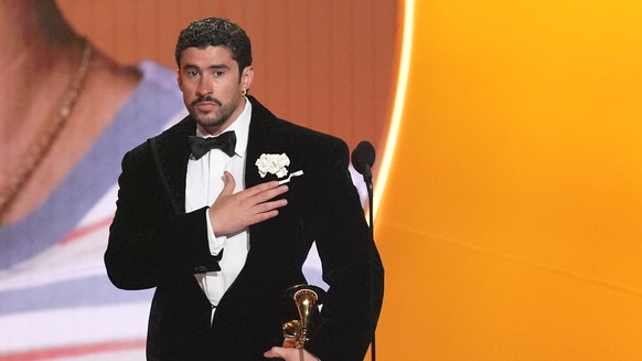 <p>Bad Bunny wird für das beste Album, sein Werk «DeBÍ TiRAR MáS FOToS», ausgezeichnet. Es ist komplett auf Spanisch.</p>