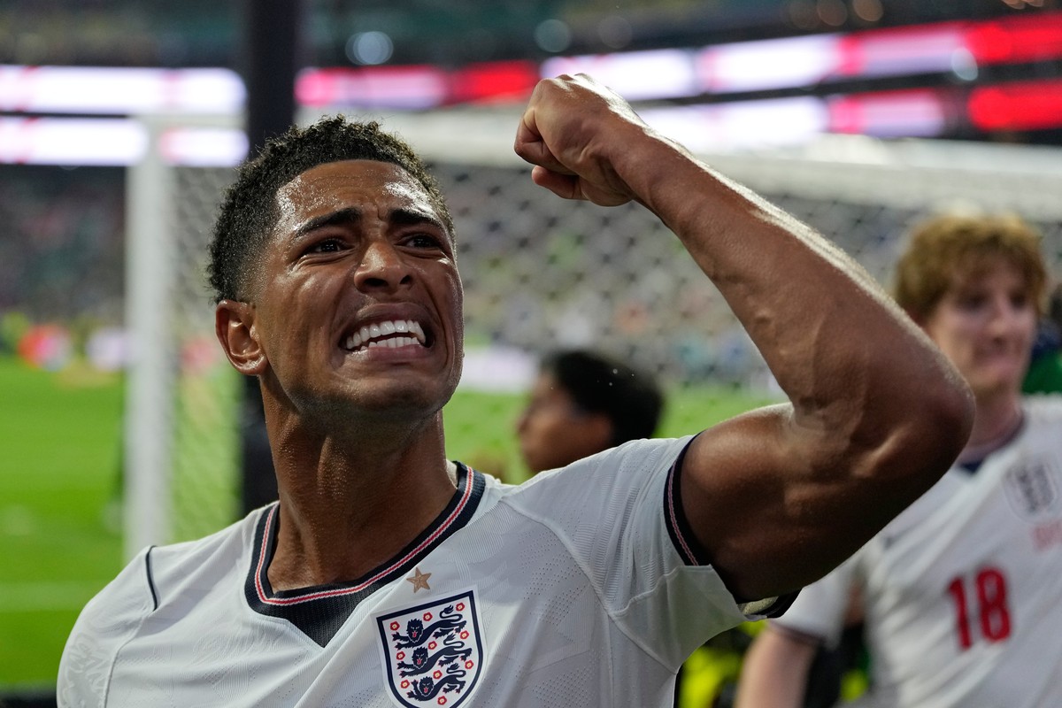 England's Jude Bellingham (10) celebrates after the World Cup round of 16 soccer match between Mexico and England in Mexico City, Sunday, July 5, 2026. (AP Photo/Ricardo Mazalan)
Jude Bellingham