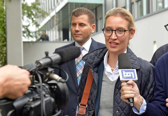 epa06225528 Alice Weidel (R), co-top candidate for the general elections of the German right-wing populist party &#039;Alternative for Germany&#039; (AfD), leaves a news conference in Berlin, Germany, ...