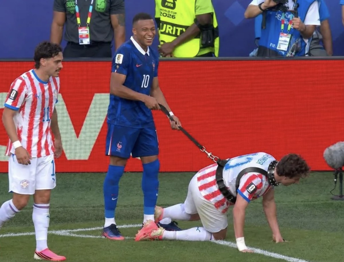 Mbappé contre le Paraguay