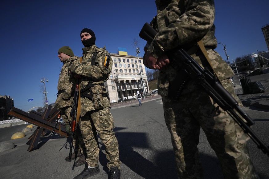 epa09835833 Ukrainian soldiers guard at a military checkpoint in Kiev (Kyiv), Ukraine, 19 March 2022. On 24 February Russian troops had entered Ukrainian territory in what the Russian president declar ...