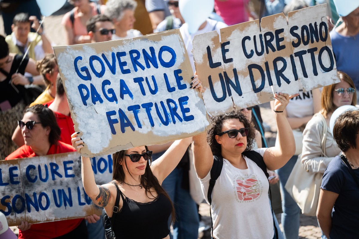 A scene from the demonstration in support of SPITEX home care services, entitled Its not the patients fault, in Piazza Collegiata, Bellinzona, on Saturday 18 April 2026..(KEYSTONE/Ti-Press/Samuel  ...