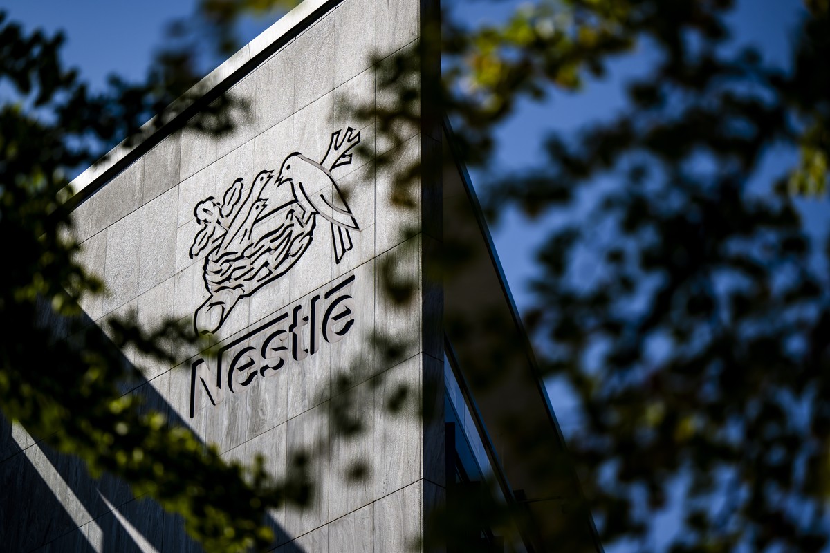 The logo of Swiss food giant Nestle is pictured on the company's headquarters, in Vevey, Switzerland, Saturday, August 24, 2024. (KEYSTONE/Jean-Christophe Bott) Le logo de lentreprise Nestle est  ...