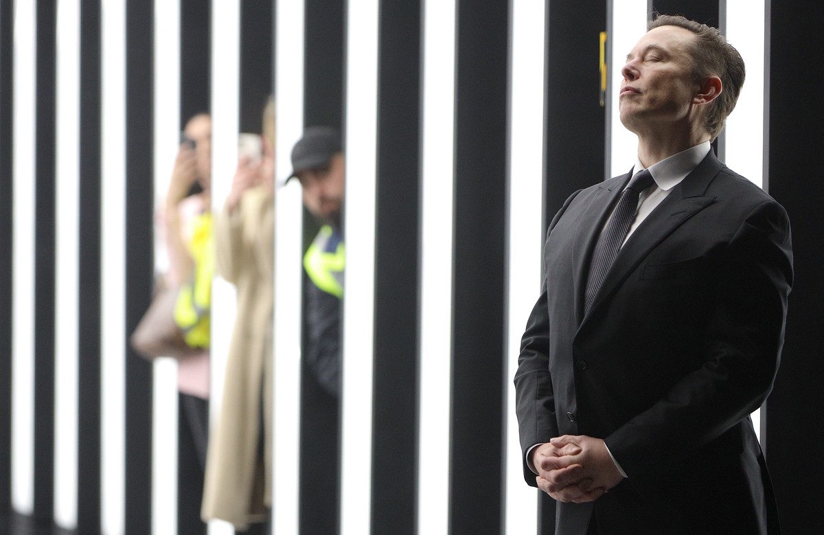 epa09842270 Tesla CEO Elon Musk attends the opening day of the Tesla 'Gigafactory' in Gruenheide near Berlin, Germany, 22 March 2022. EPA/CHRISTIAN MARQUARDT / POOL