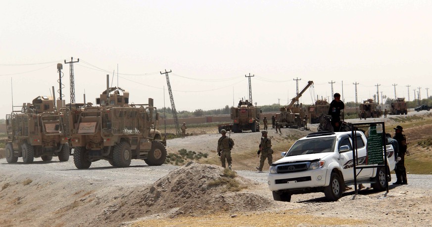 epa06206341 NATO soldiers inspect the scene of a car bomb blast that targeted the foreign forces convoy in Kandahar, Afghanistan, 15 September 2017. A car bomb exploded when a convoy of NATO&#039;s Ro ...