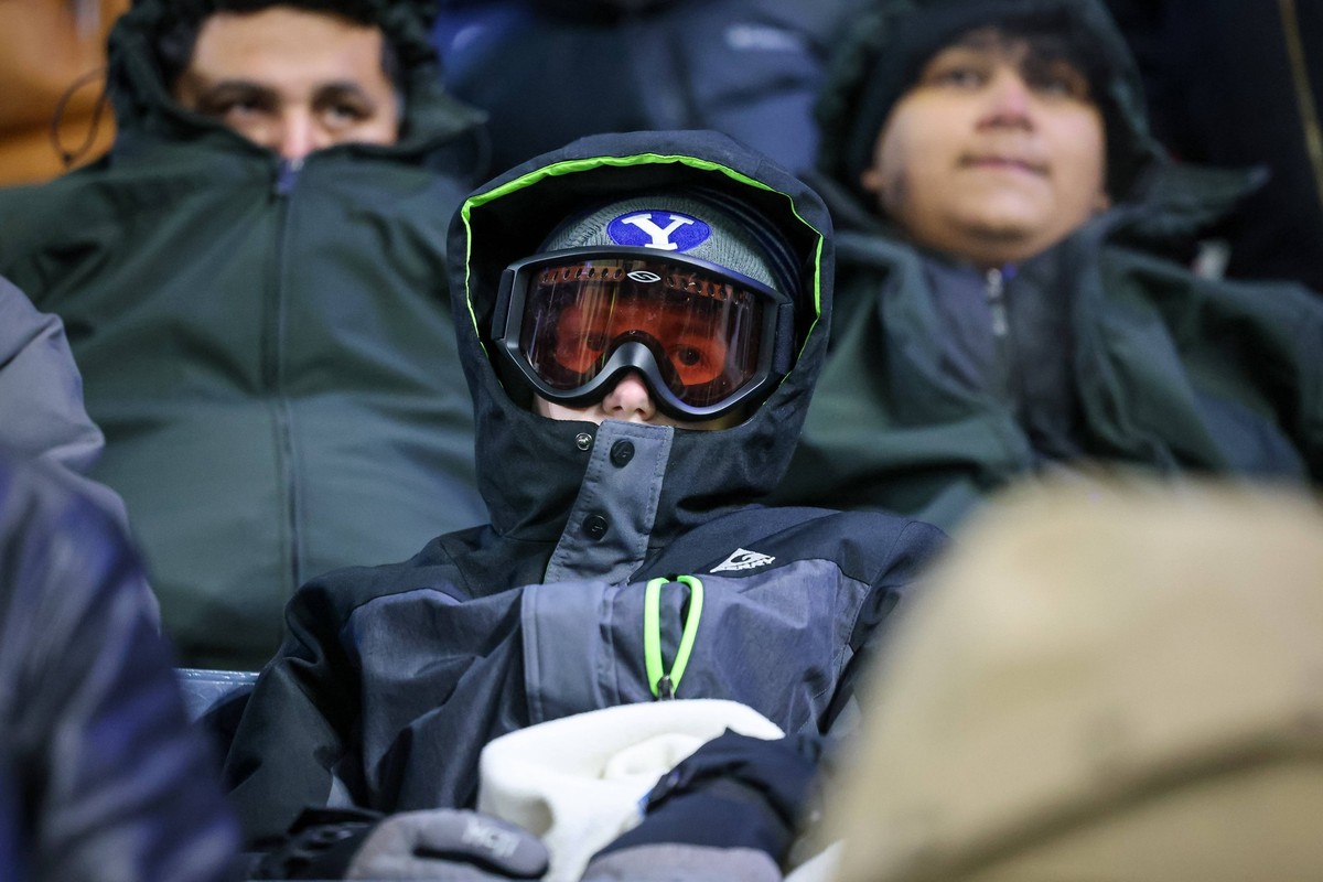 Soccer: Concacaf Champions Cup-Inter Miami CF at Sporting Kansas City Feb 19, 2025 Kansas City, Kansas, USA Fans bundle up for the cold temperatures during the match between the Sporting Kansas City a ...