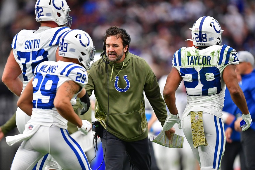 NFL, American Football Herren, USA Indianapolis Colts at Las Vegas Raiders Nov 13, 2022 Paradise, Nevada, USA Indianapolis Colts head coach Jeff Saturday reacts with offensive tackle Braden Smith 72 r ...