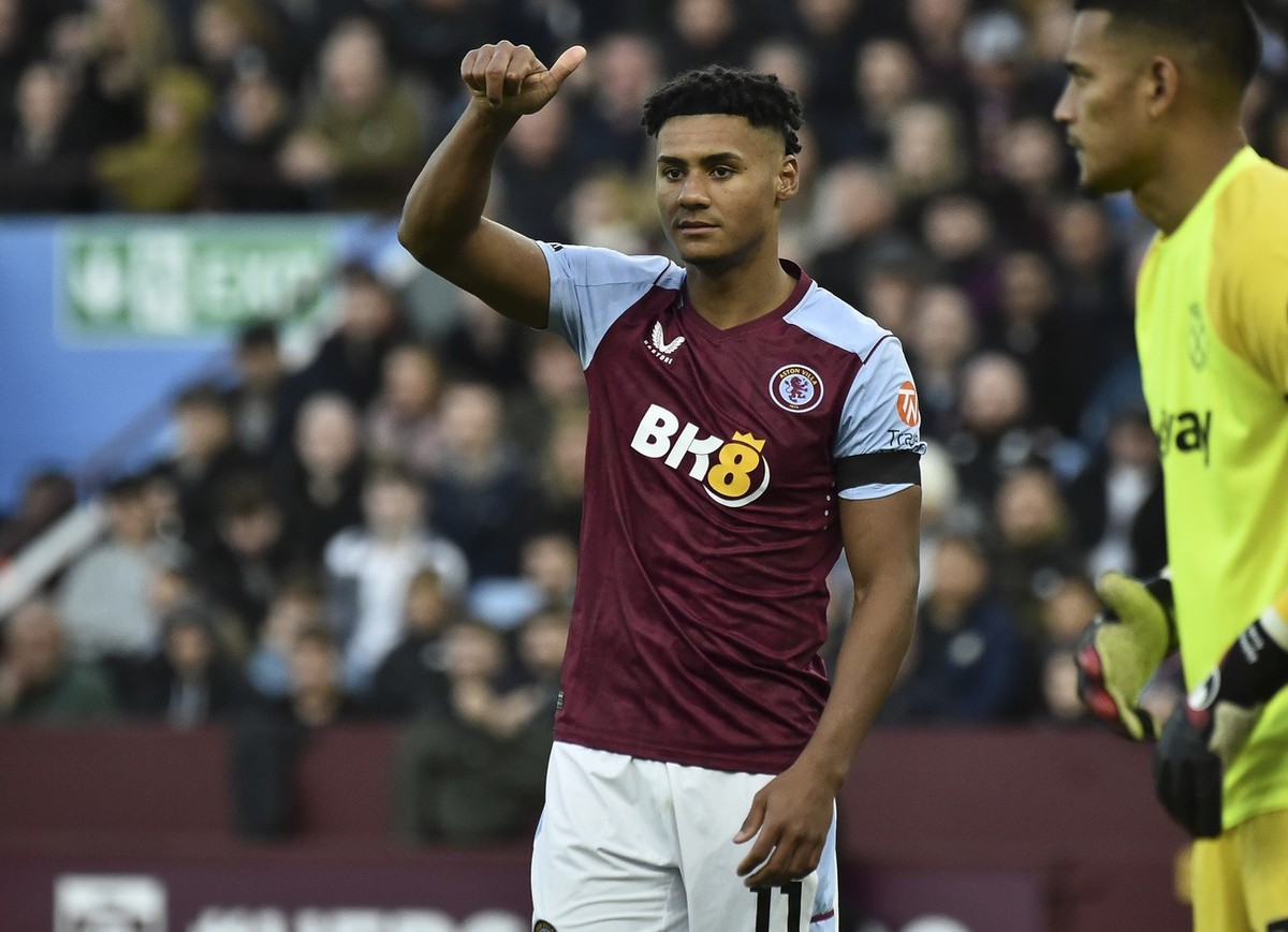 Aston Villa's Ollie Watkins reacts during the English Premier League soccer match between Aston Villa and West Ham United at Villa Park in Birmingham, England, Sunday, Oct. 22, 2023. (AP Photo/Ru ...
