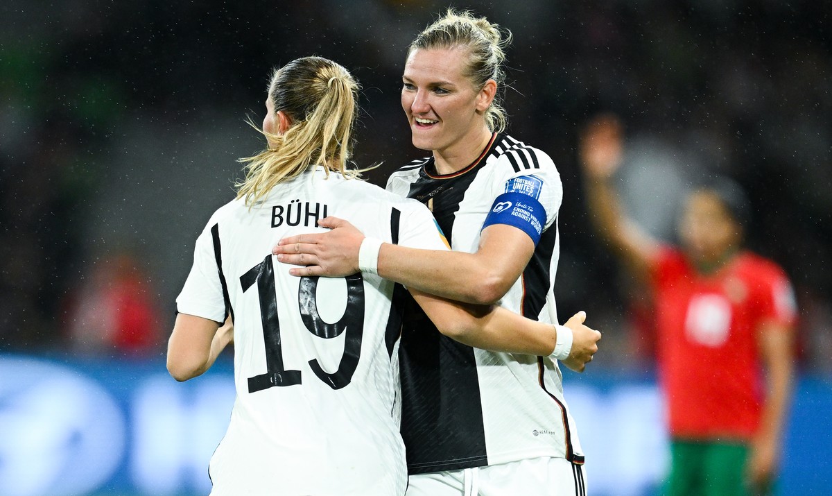 epa10765768 Klara Buehl (L) of Germany celebrates with Alexandra Popp of Germany after scoring the 3-0 goal during the FIFA Women's World Cup group H soccer match between Germany and Morocco in M ...