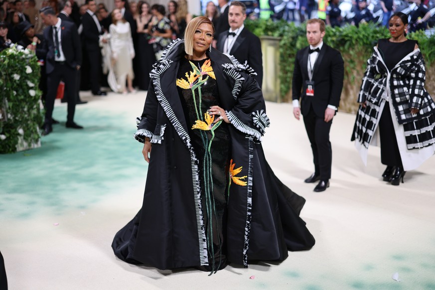 epa11323565 Queen Latifah arrives at the red carpet for the 2024 Met Gala, the annual benefit for the Metropolitan Museum of Art&#039;s Costume Institute, in New York, New York, USA, 06 May 2024. The  ...
