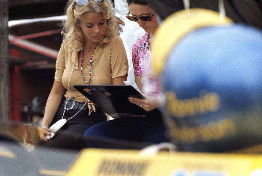 IMAGO / Motorsport Images

1970 German GP HOCKENHEIMRING, GERMANY - AUGUST 02: Barbro Peterson keeps her husband Ronnie s times (you can see Ronnie s helmet in the foreground) together with Siffert s  ...