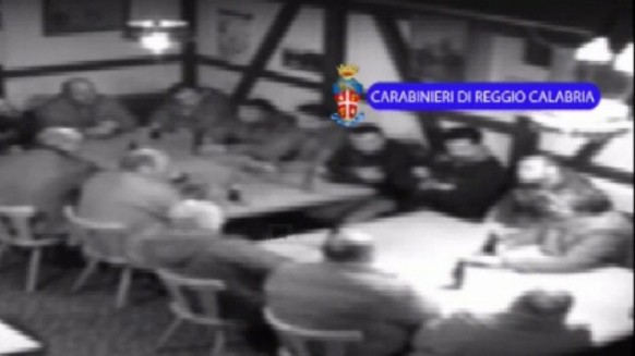Ein Bild aus einer Videosequenz, das die Frauenfelder ‘Ndrangheta-Zelle zeigt.
