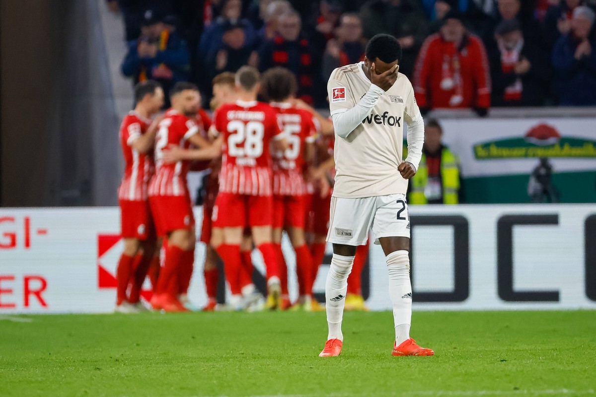 Sheraldo Becker 1.FC Union Berlin, 27 beim 4:0 für SC Freiburg, enttaeuscht, unzufrieden, negative Emotionen, , GER, SC Freiburg vs. 1. FC Union Berlin, Fussball, Bundesliga, 15. Spieltag, Spielzeit 2 ...
