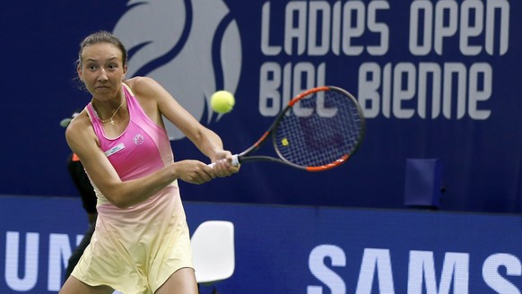 Leonie Kueng of Switzerland in action during a qualification match against Lesley Kerhove of the Netherlands, at the WTA Ladies Open tennis tournament in Biel, Switzerland, saturday, April 8, 2016. (K ...