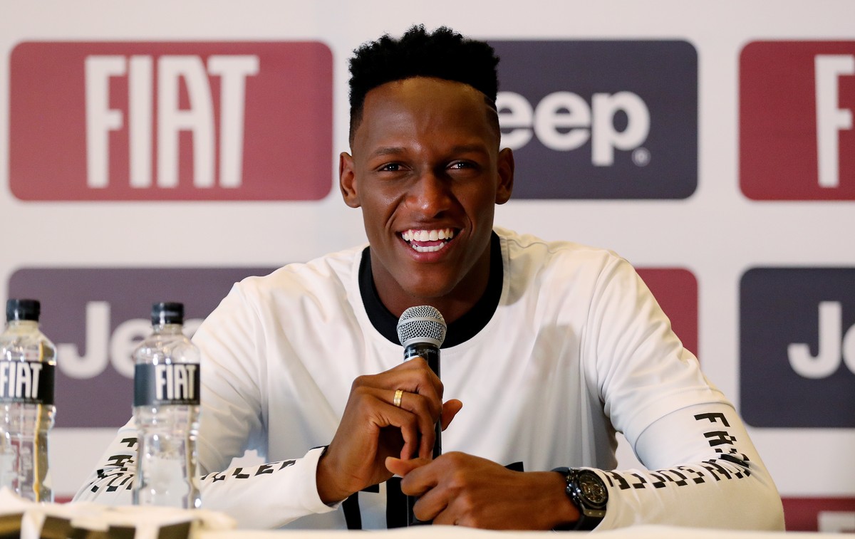 epa06884360 Colombia's national soccer team player Yerry Mina speaks during a press conference, in Bogota, Colombia, 12 July 2018. Cuadrado expressed his happiners over the arrival of Portuguese  ...