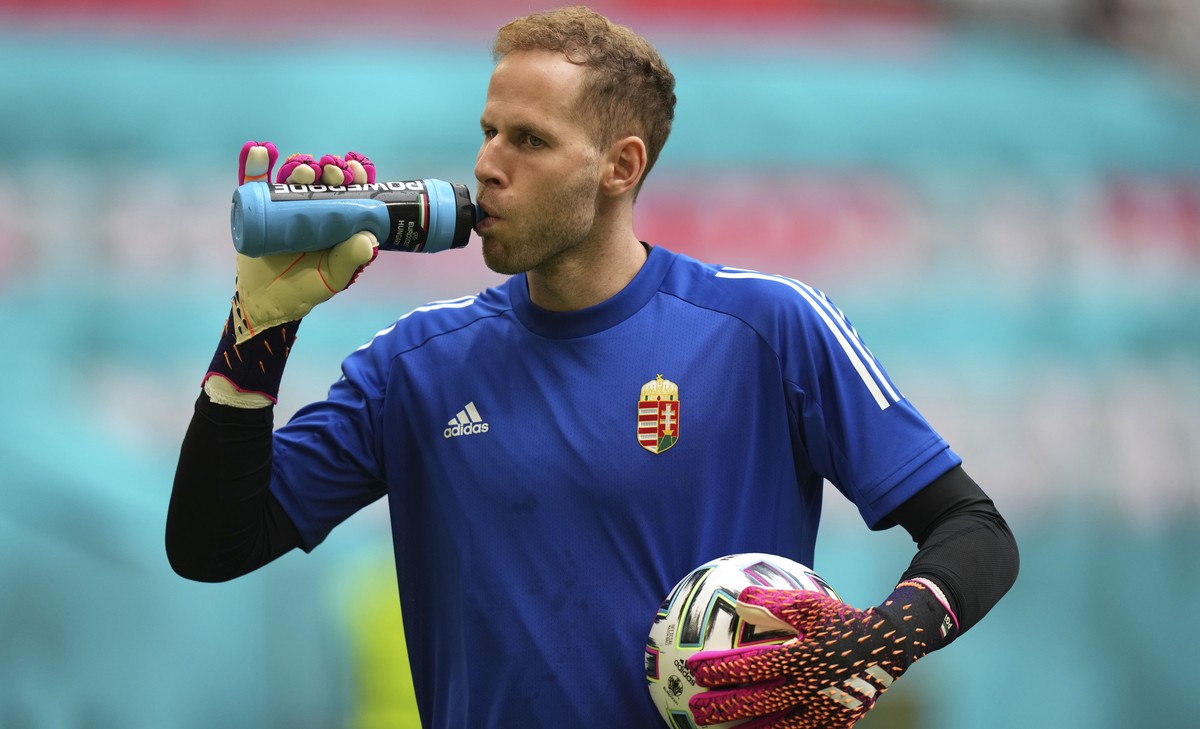 Hungary's goalkeeper Peter Gulacsi arrives for a training session of the Hungarian national soccer team in Munich, Tuesday, June 22, 2021. Hungary will face Germany for a Euro 2020 Group F soccer ...