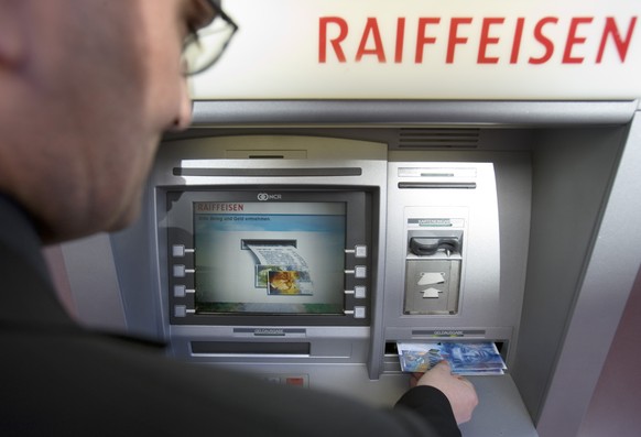 ARCHIV --- ZUR EXPLOISION VOR DER RAIFFEISEN-FILIALE IN NOVAGGIO (TI), DIE SICH HEUTE NACHT, 14. MAERZ 2019, GEGEN 2.30 UHR ERREIGNETE, STELLEN WIR IHNEN FOLGENDES BILDMATERIAL ZUR VERFUEGUNG --- A ma ...