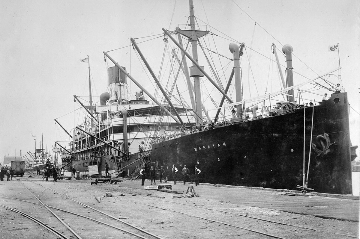 Die Waratah in Port Adelaide.