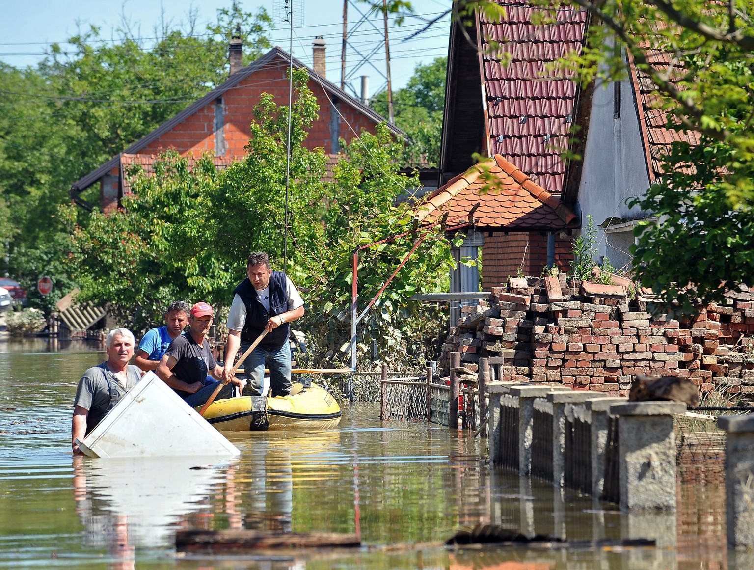 Der Fluss Save, der wichtigste Nebenfluss der Donau brachte Tausende Menschen um ihr Hab und Gut.