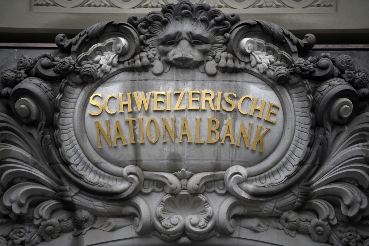 ARCHIVBILD ZUM SNB-VERLUST --- The facade of the Swiss National Bank SNB pictured at the Bundesplatz, one day prior to the semi-annual press conference of the Swiss National Bank (SNB BNS), in Bern, S ...