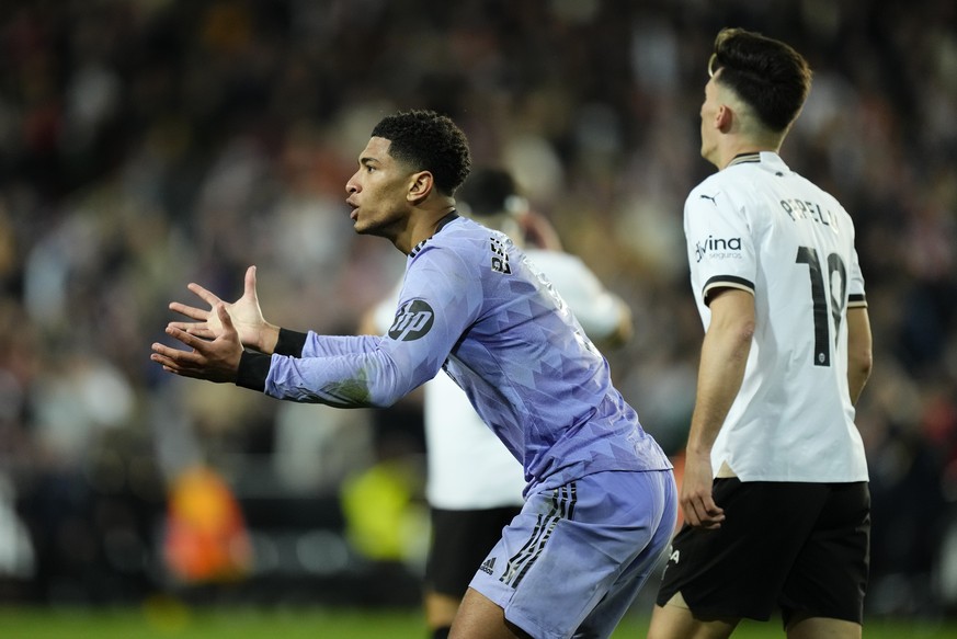 Real Madrid&#039;s Jude Bellingham reacts after his goal was disallowed when referee Gil Manzano blew for time during the La Liga soccer match between Valencia and Real Madrid at the Mestalla Stadium  ...