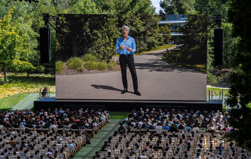 epa13025015 Craig Federighi, Apples Senior Vice President of Software Engineering, speaks on stage during the Apple WWDC26 at Apple Park in Cupertino, California, USA, 08 June 2026. EPA/LIPO CHING