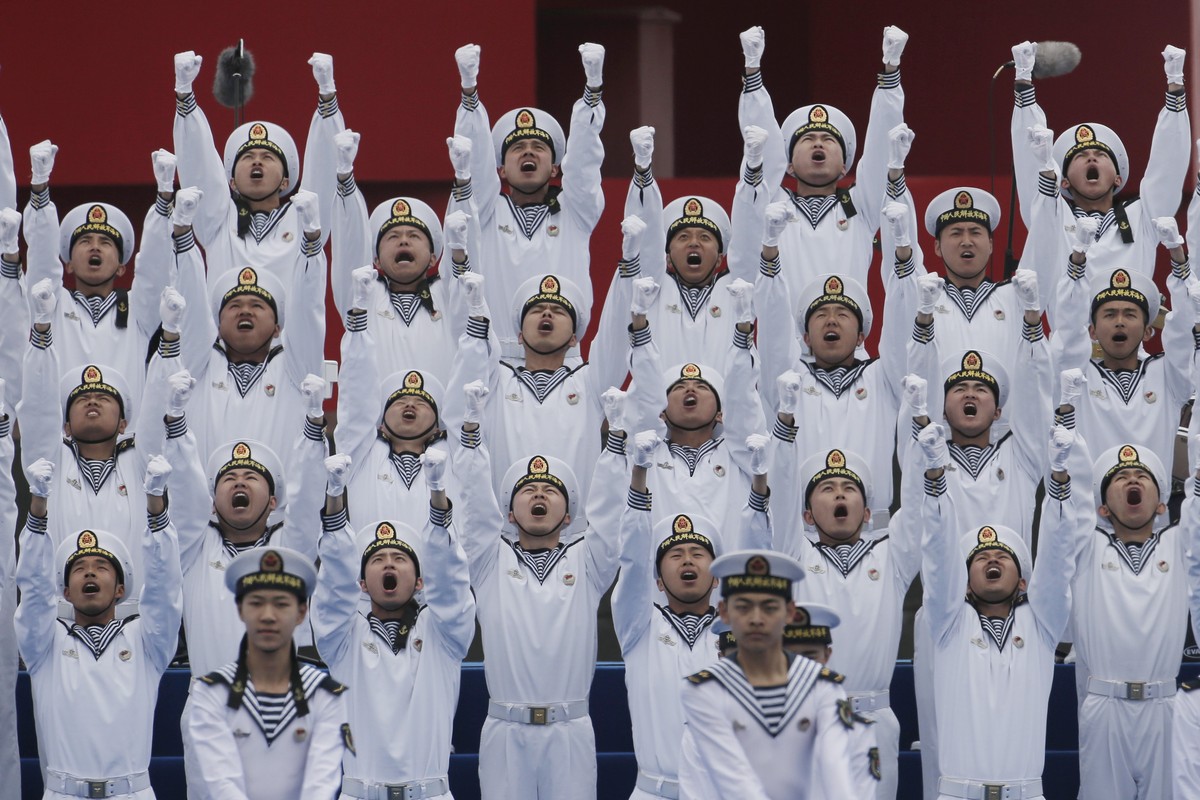 epa07521150 Chinese People's Liberation Army (PLA) navy soldiers perform during the multinational naval military bands performance to celebrate the upcoming 70th anniversary of the Chinese PLA Na ...