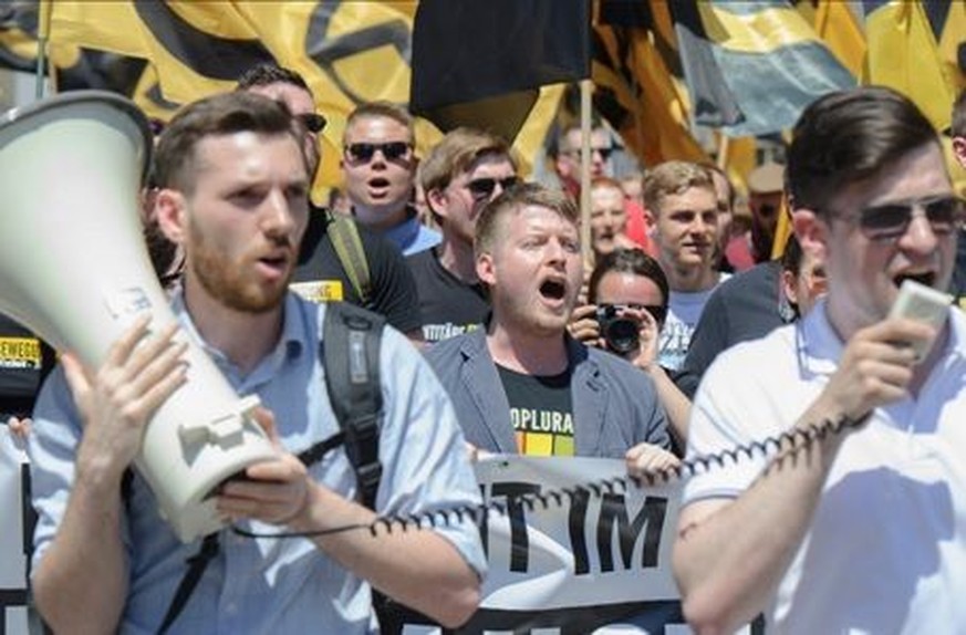 Die Identitäre Bewegung in Aktion. Rechts der Wortführer Martin Sellner.&nbsp;