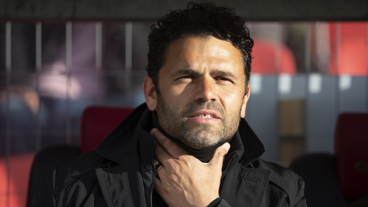 Grasshopper Trainer Uli Forte vor dem Super League Spiel zwischen Neuchatel Xamax FCS und dem Grasshopper Club Zuerich GC, am Samstag, 27. April 2019 im Stadion Maladiere in Neuenburg. (KEYSTONE/Peter ...