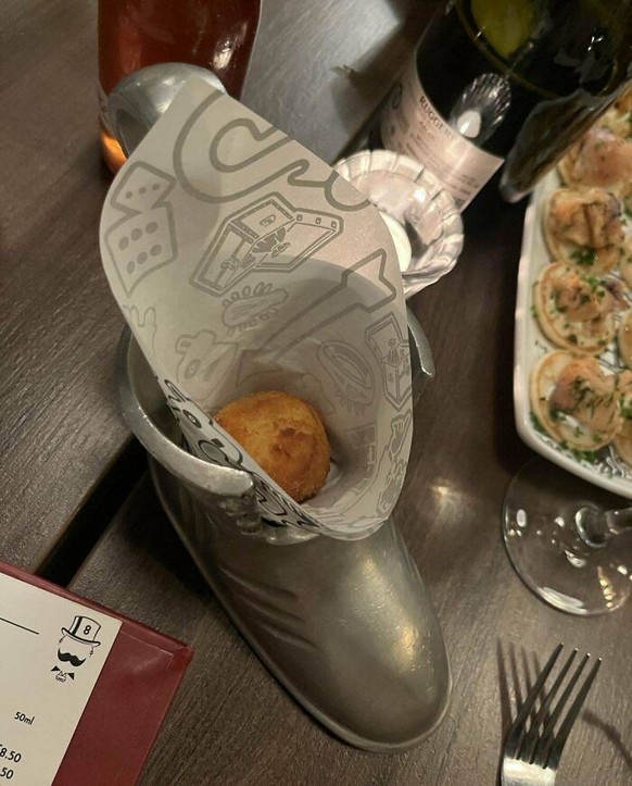 WE WANT PLATES 

https://www.reddit.com/r/WeWantPlates/comments/1h1xd10/cheese_ball_in_monopoly_shoe/