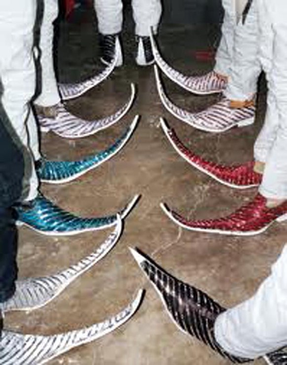 Gestatten: Der längste (!) Schuh der Welt und 19 weitere skurrile Treter\nAlles nur geklaut.
Wer kennt diese Band?
🙄