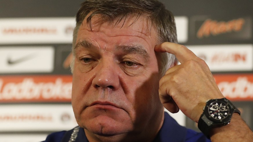 Britain Football Soccer - England - Sam Allardyce Press Conference - St. Georges Park - 29/8/16
England manager Sam Allardyce during the press conference
Action Images via Reuters / Carl Recine
Li ...