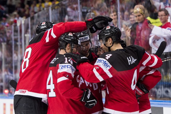 17.05.2015; Prag; Eishockey WM 2015 - IIHF WORLD ICE HOCKEY WORLD CHAMPIONSHIP Final - Kanada - Russland; Spieler von Kanada jubeln (Joel Marklund/Bildbyran/freshfocus)