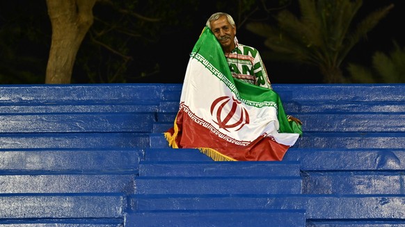 2026 FIFA World Cup, WM, Weltmeisterschaft, Fussball Qualifier -Qatar Team training sessio A supporter of Iran attends her team s training session at Aspire Academy in Doha, Qatar, on June 4, 2025, ah ...