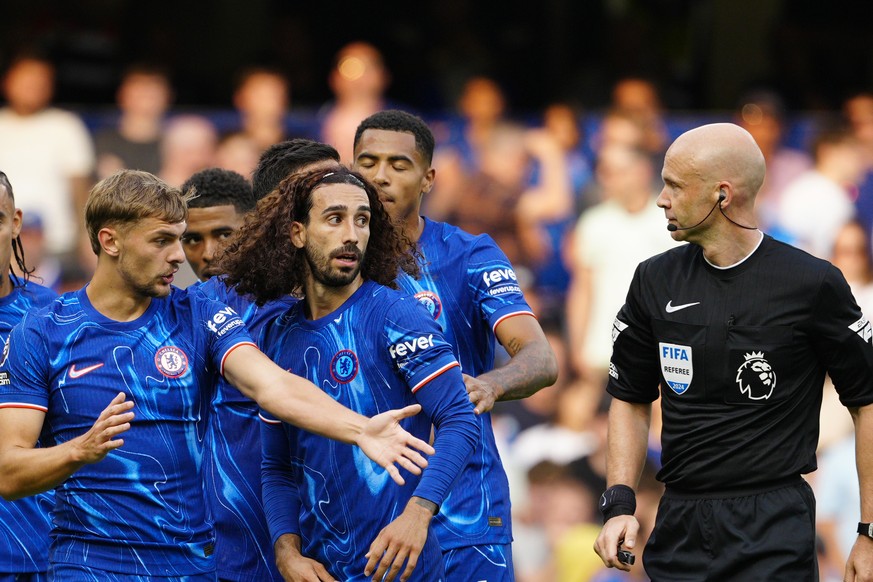 Chelsea players argue with referee Anthony Taylor during the English Premier League soccer match between Chelsea and Manchester City at Stamford Bridge stadium in London, England, Sunday, Aug, 18, 202 ...