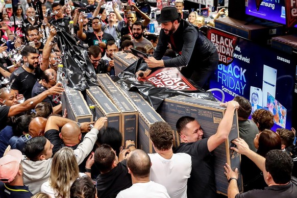 epa08045990 YEARENDER 2019 NOVEMBER....People buy television sets at a supermarket during a discount campaign on the eve of the Black Friday, in Sao Paulo, Brazil, 28 November 2019. EPA/Sebastiao More ...