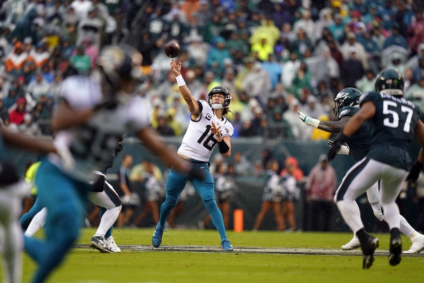 Jacksonville Jaguars&#039; Trevor Lawrence passes during the first half of an NFL football game against the Philadelphia Eagles on Sunday, Oct. 2, 2022, in Philadelphia. (AP Photo/Matt Slocum)