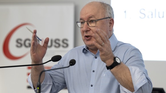Pierre Yves Maillard, Praesident vom Schweizerischen Gewerkschaftsbund SGB, aeussert sich an ihrer ausserordentlichen Delegiertenversammlung zu den neuen Abkommen mit der EU, am Freitag, 31. Januar 20 ...