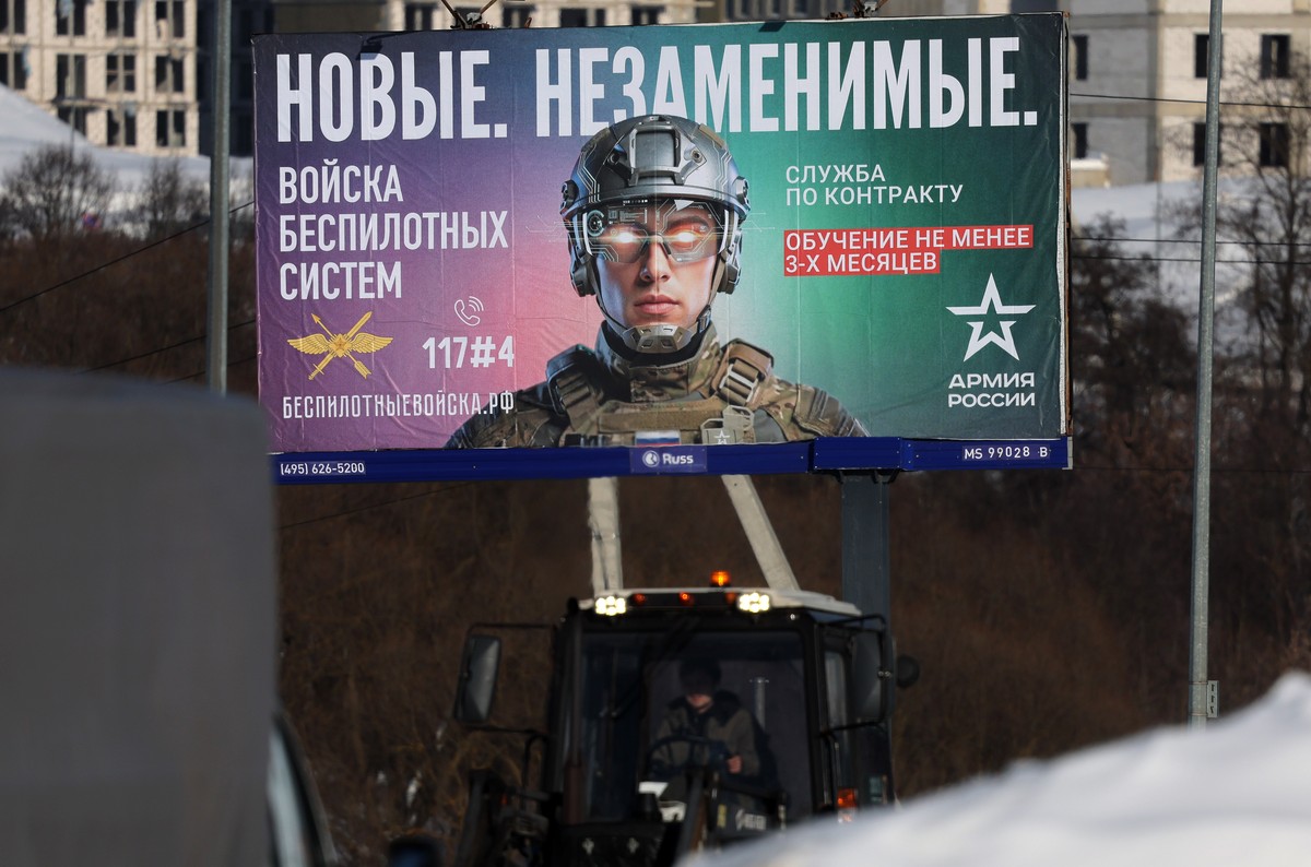 epa12750346 A billboard on a street with an image of a Russian soldier, advertising contract military service in new created Russian unmanned systems Forces, during a sunny winter day in Moscow, Russi ...