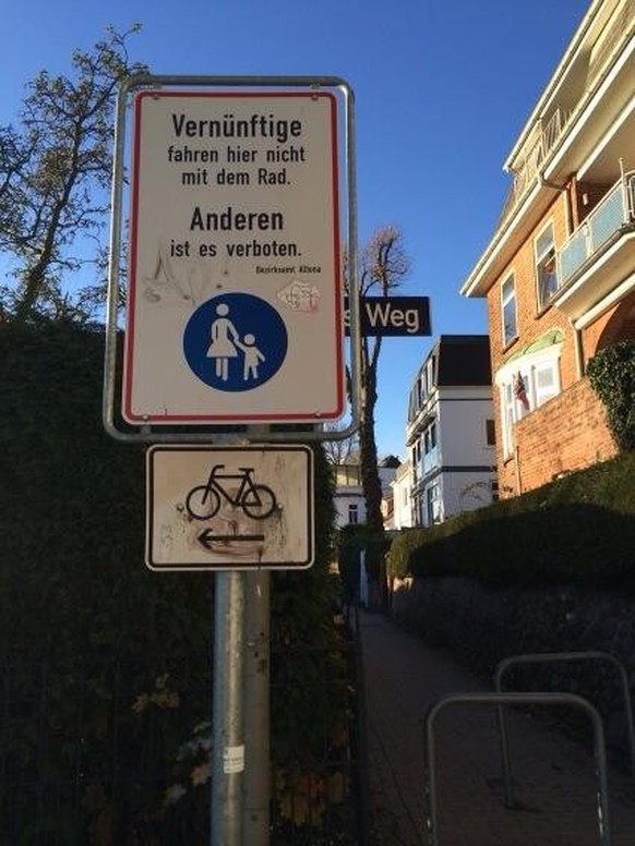 Passiv-aggressives Schild in der Fussgänger-Zone