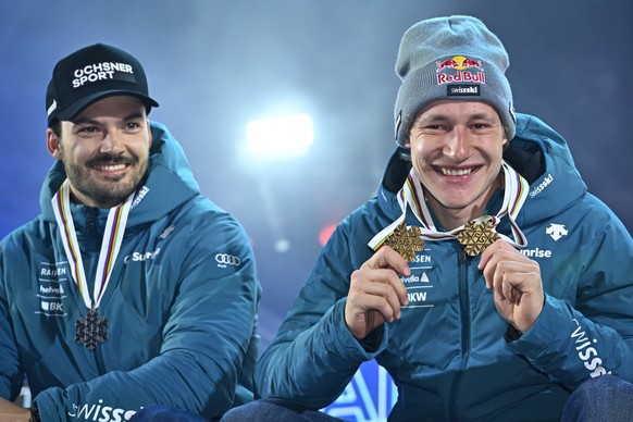 epa10473415 Silver medalis Loic Meillard (L) of Switzerland and gold medalist Marco Odermatt of Switzerland celebrate during the medal ceremony for the Men&#039;s Giant Slalom race at the FIS Alpine S ...