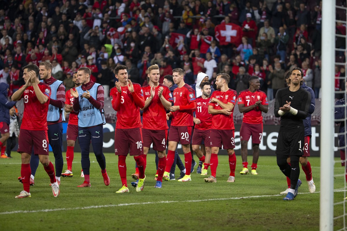 Switzerland's players greats their supporters after wining against Northern Ireland team, during the 2022 FIFA World Cup European Qualifying Group C football match between Switzerland and Norther ...