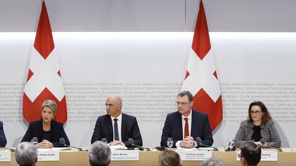 Axel Lehmann, Chairman Credit Suisse, Colm Kelleher, Chairman UBS, Swiss Finance Minister Karin Keller-Sutter, Swiss Federal President Alain Berset, Thomas J. Jordan, Chairman Swiss National Bank, Mar ...